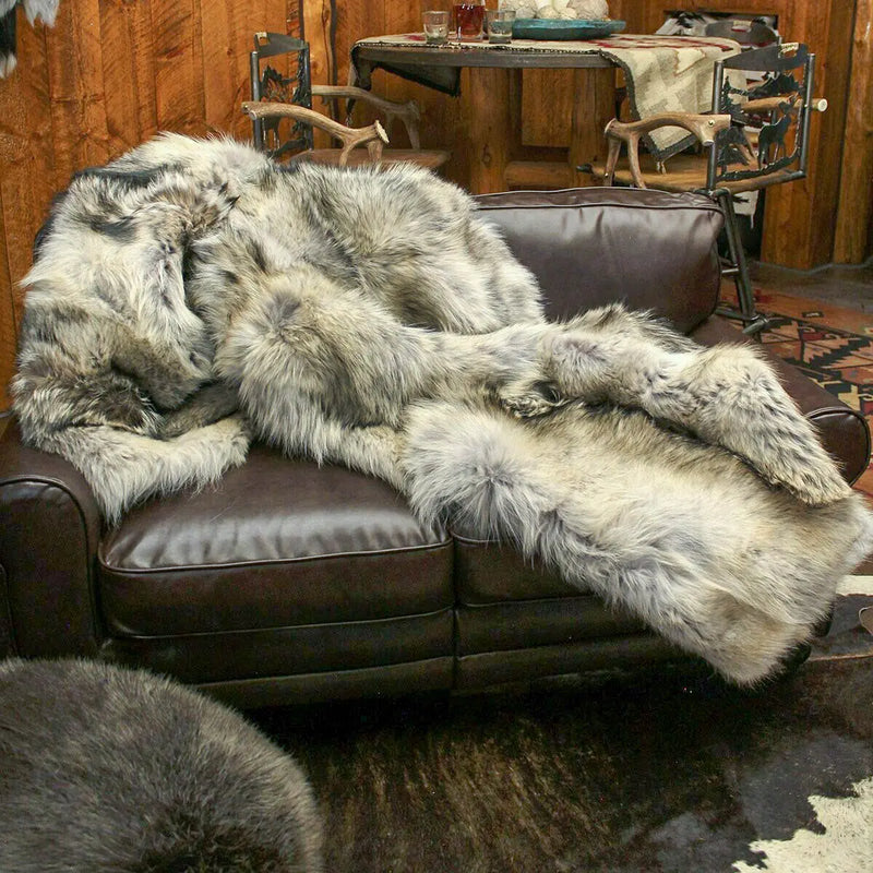 Wolf hide blanket 2025